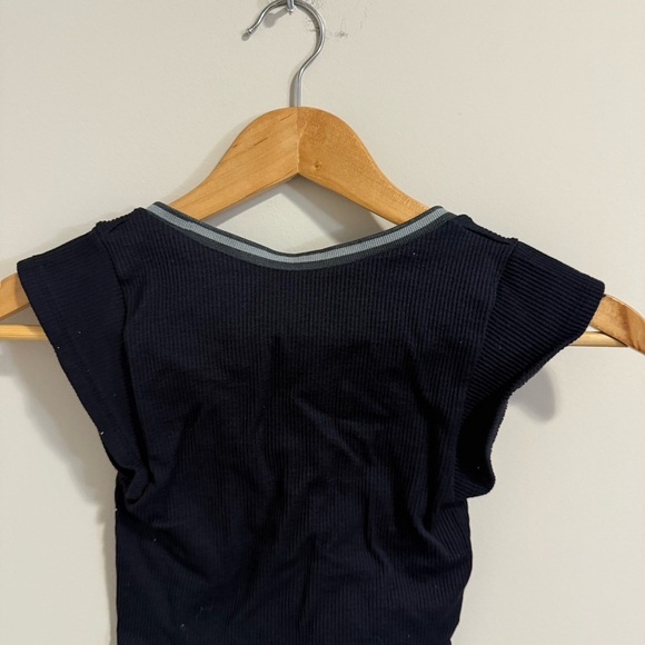 3/$20⚡️ Urban Outfitters Out From Under Short Sleeve V-Neck Crop Top Shirt - Picture 10 of 11